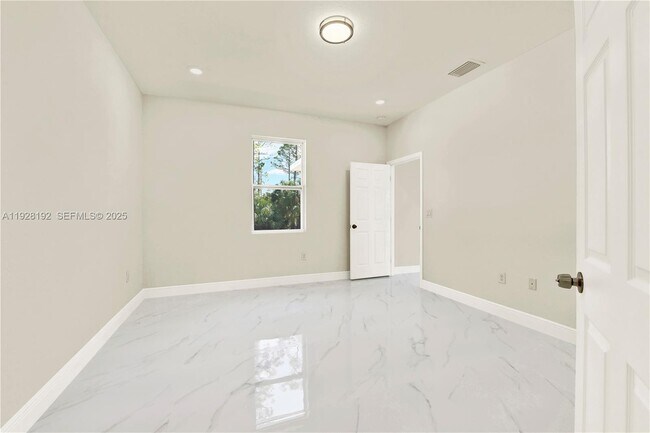 Building Photo - 2910 Flora Ave N