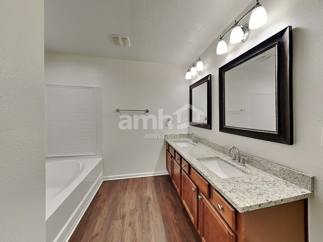 Building Photo - 2066 Tyson Lake Dr