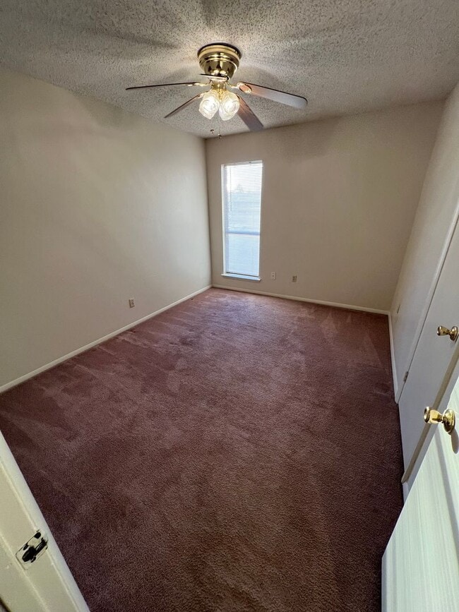 Building Photo - Nice 3 Bed 2 Bath 2 Car Garage Home, Total Electric