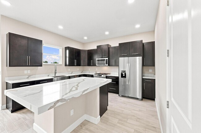 Building Photo - 5608 Macoon Wy