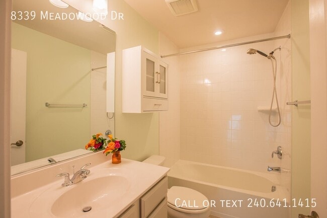 Building Photo - 8339 Meadowood Dr