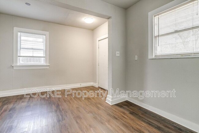 Building Photo - 1411 6th Ave