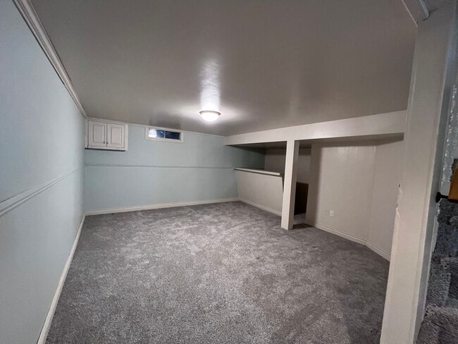 Building Photo - 4 bedroom home in Lowell Schools!