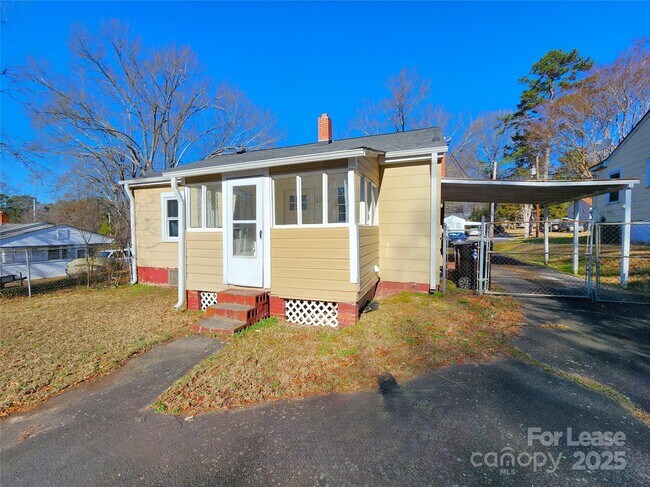 Building Photo - 843 Pebble Ave SW