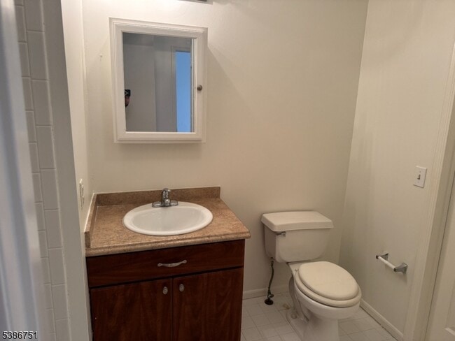 Building Photo - 16 Buchanon Ct