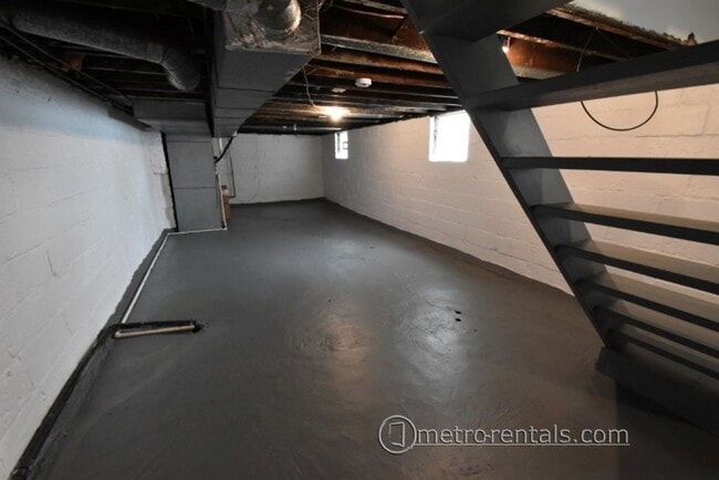 Building Photo - 333-335 E Duncan Street