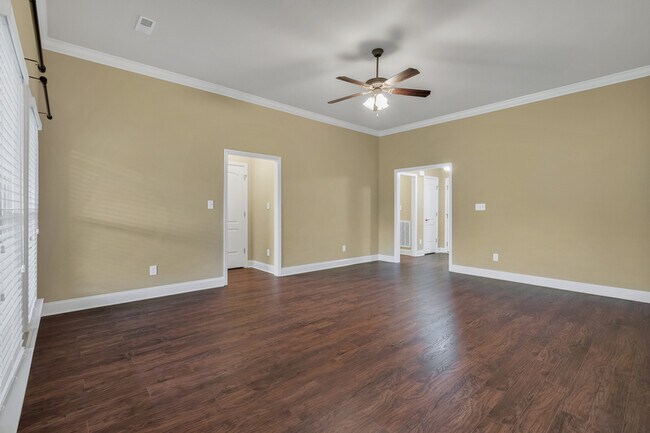 Building Photo - 128 Willow Tree Dr