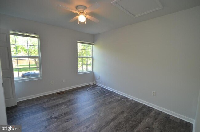 Building Photo - 1161 Gwynne Ave