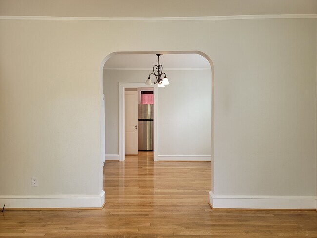 Building Photo - 69 Greenbriar Ave