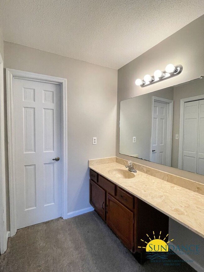 Building Photo - Great End Unit Townhouse in Fort Walton Be...