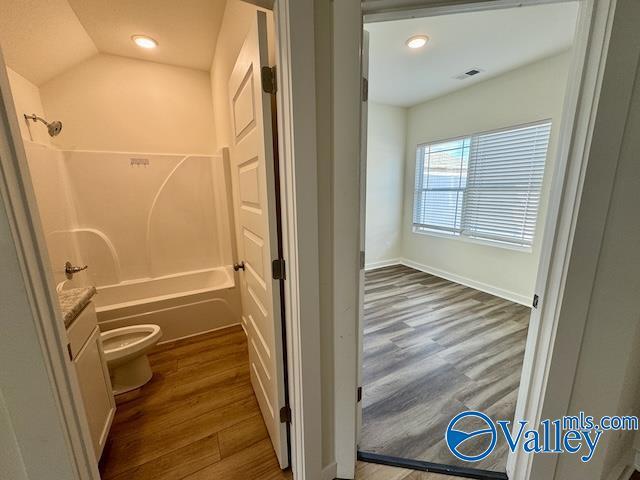 Building Photo - 418 Falls Pointe