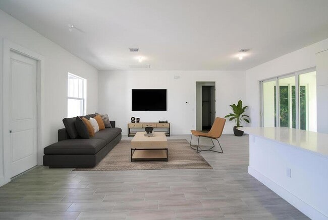 Building Photo - 10654 Washington Rd