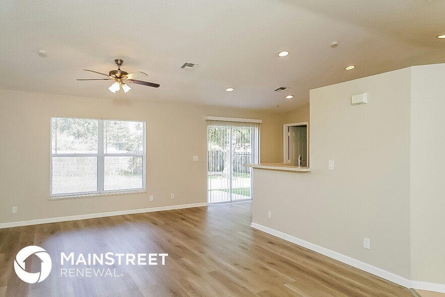 Building Photo - 1273 SW Curtis St