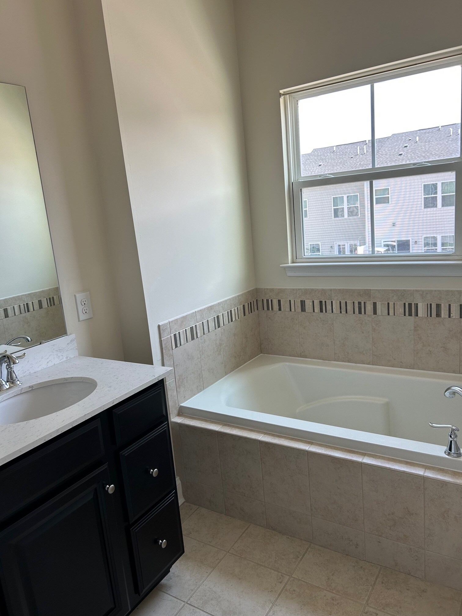 3rd Floor Master Soaking tub - 211 Quarry Point Rd