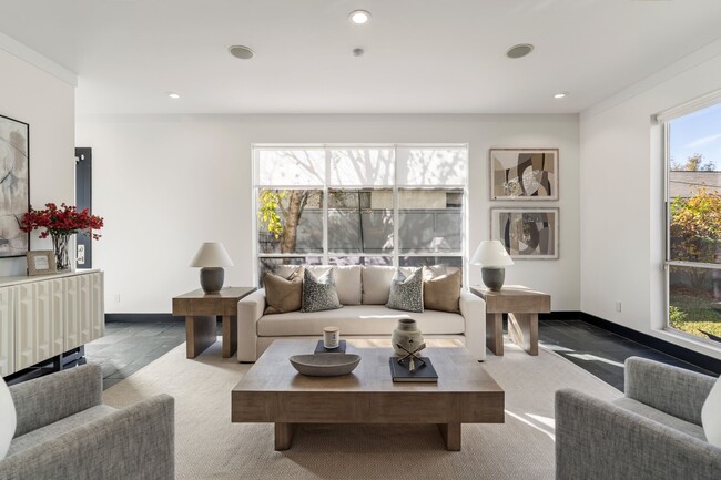 Building Photo - 162 Vieux Carre Dr