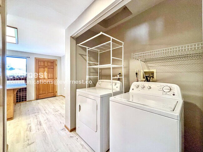 Building Photo - 3 Bed/2 Bath Home with Garage / Vouchers A...
