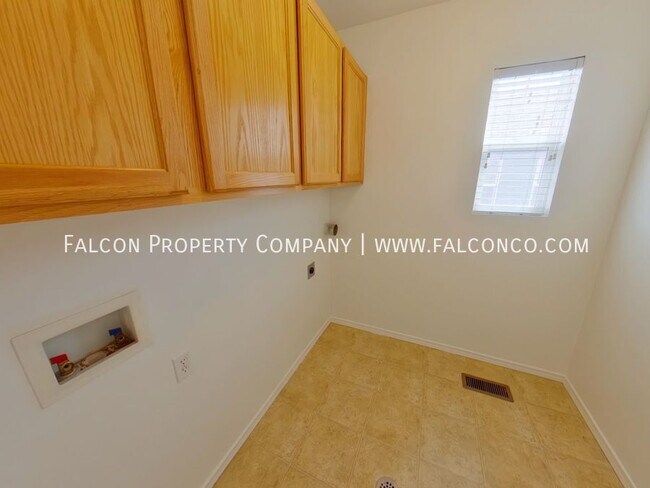 Building Photo - 6627 Silverwind Cir