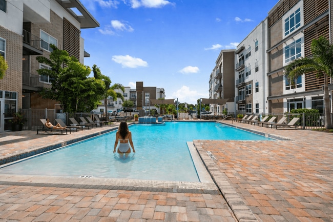 Building Photo - 10X Tarpon Springs