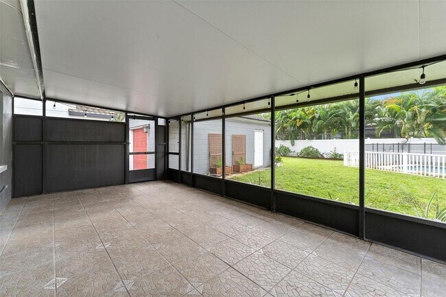 Building Photo - 4008 W Swann Ave