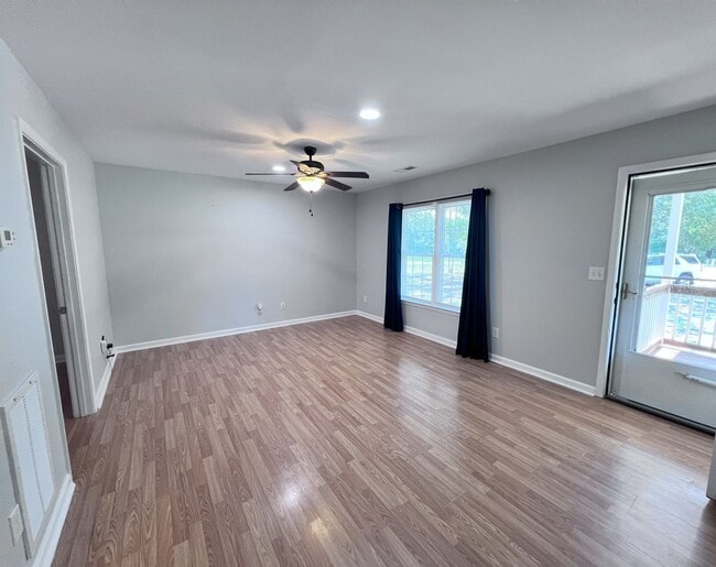 Building Photo - For Rent Davie County