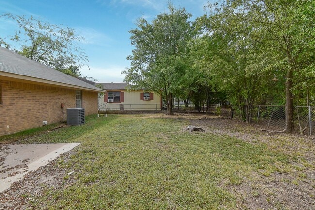 Building Photo - 4008 Templeton St