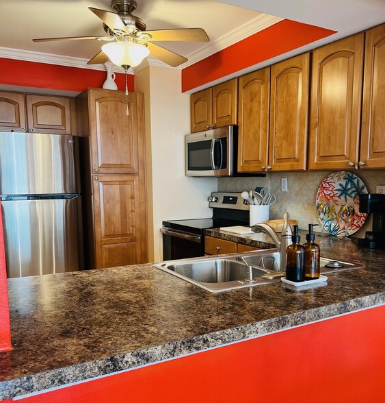 Spacious kitchen fully equipped - 6219 Palma Del Mar Blvd S