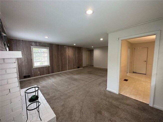 Building Photo - 520 Coleman Dr