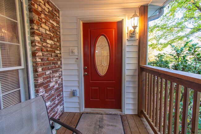 Entry - 4747 Knollwood Dr NW