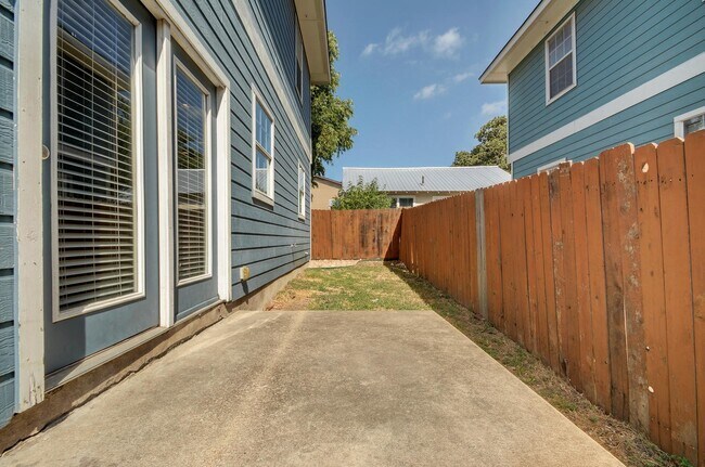 Building Photo - 610 Maiden Ln
