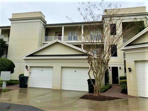 Building Photo - 3 Bedroom 2 Bathroom top floor condo at the Terraces of East Village.