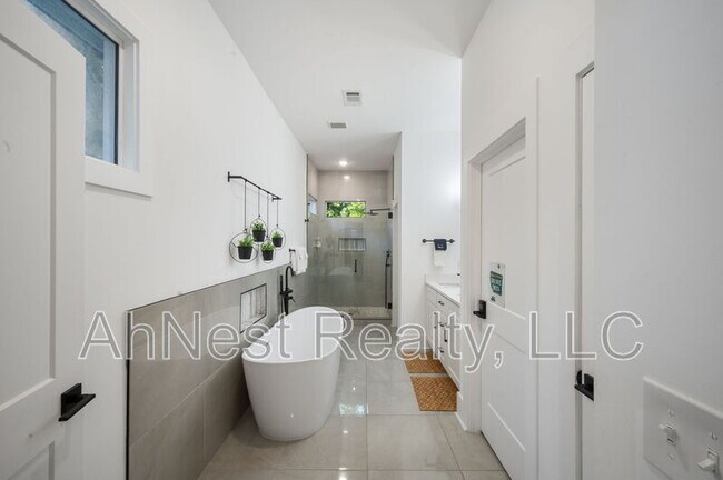 Building Photo - 1458 Beecher St SW