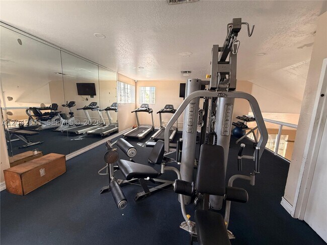 Building Photo - 9731 Fontainebleau Blvd