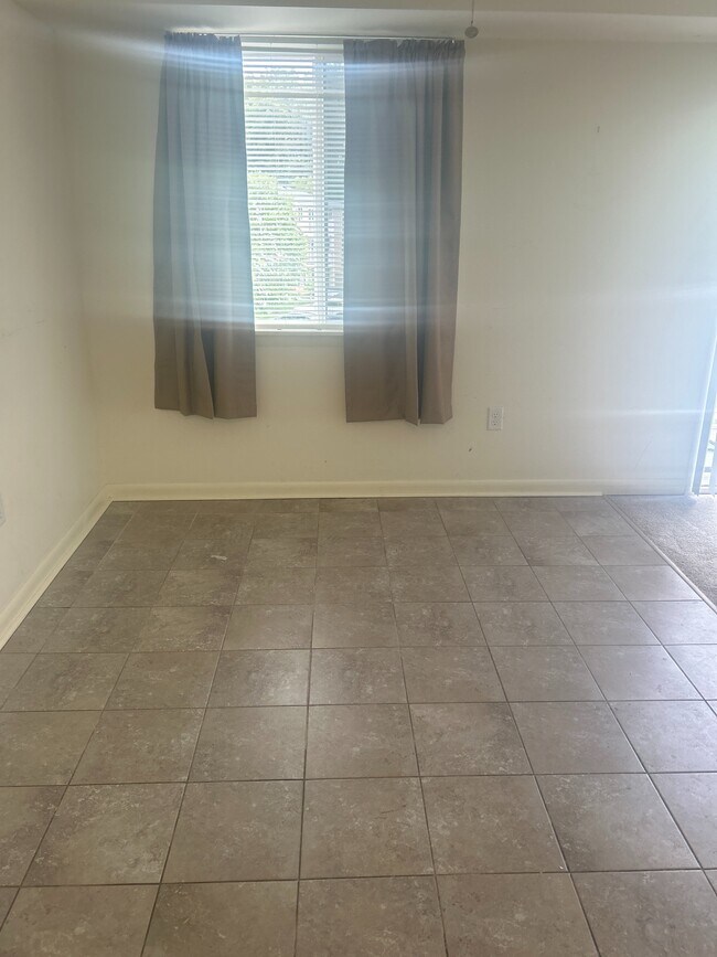 C201 DR - Tiles - Park City Apartments