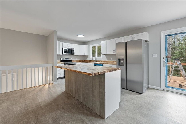 Building Photo - Single Family Home For Rent