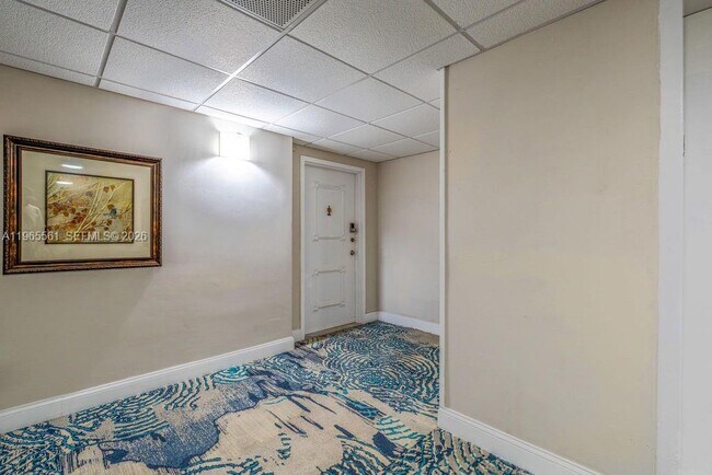Building Photo - 3140 S Ocean Dr