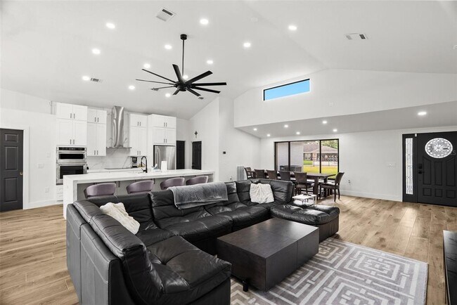 Building Photo - 15912 Willowdale Rd