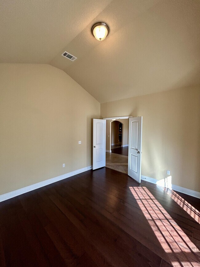 Building Photo - 80 S Knightsbridge Ct