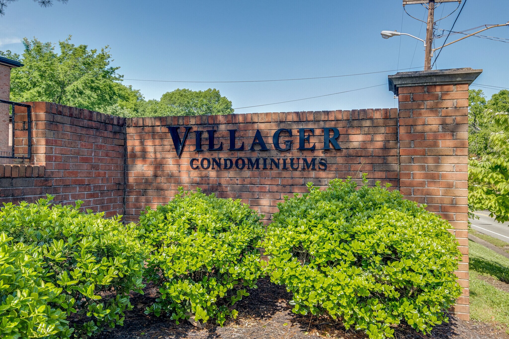 Building Photo - 2601 Hillsboro Pike