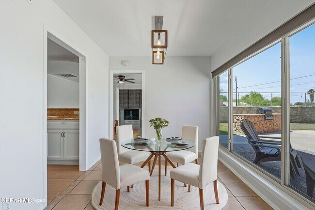 Building Photo - 809 Del Mar Dr