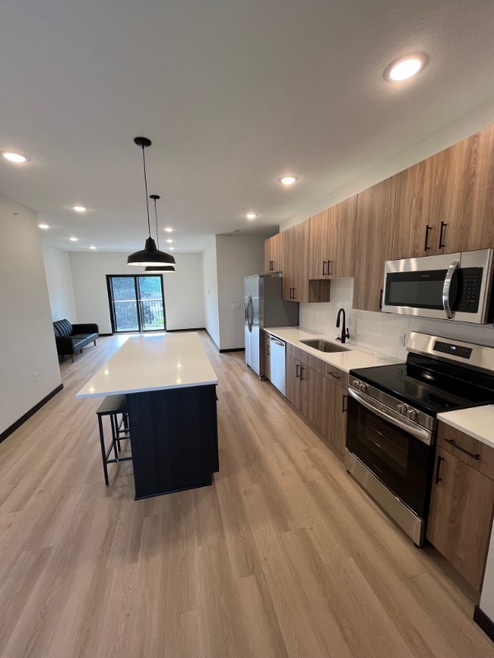 Building Photo - 389 Cleveland Ave S