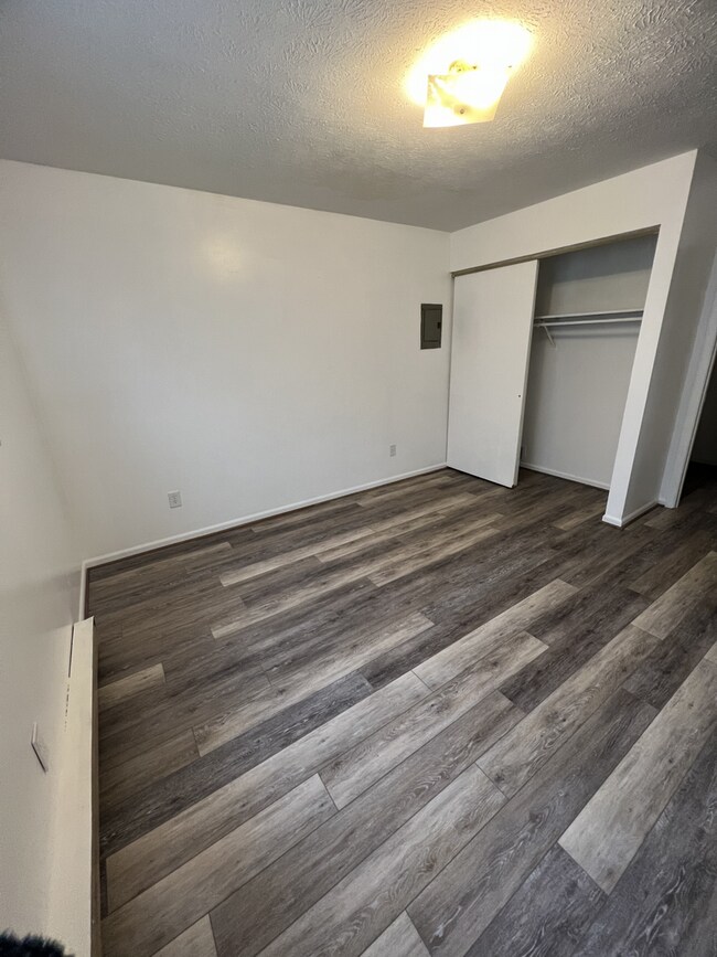 Building Photo - 1261 Green Valley Dr