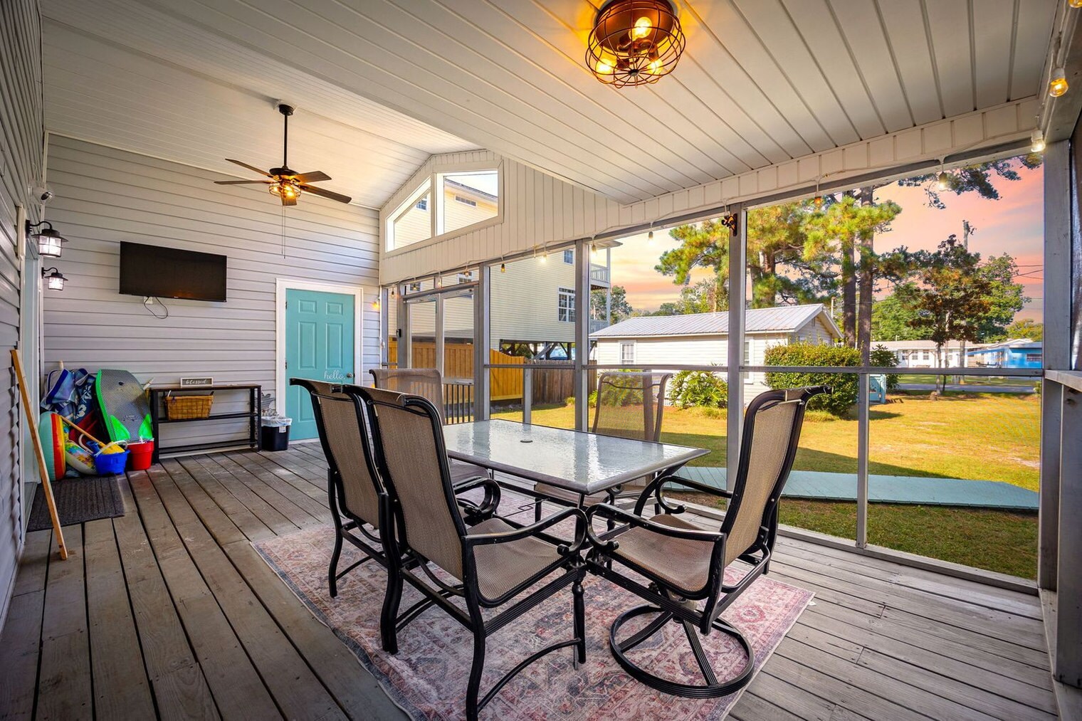 Building Photo - 347 Seabreeze Dr