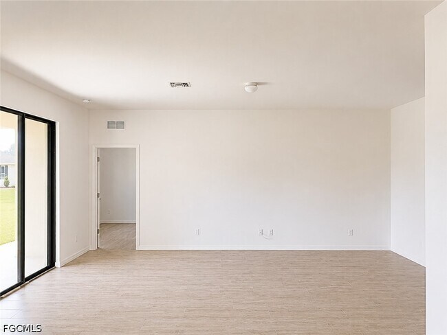 Building Photo - 705 SW 23rd Terrace