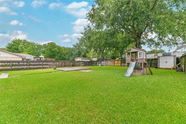 Building Photo - 207 Woodvale Dr