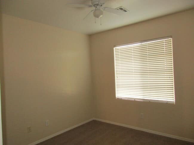 Building Photo - Sky Pointe Dr