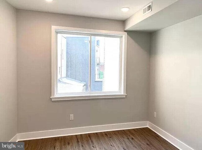 Building Photo - 2425 Frankford Ave