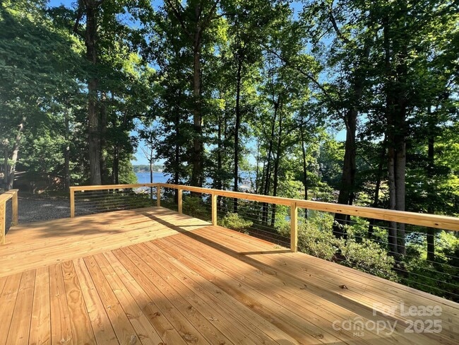 Building Photo - 491 Robinson Rd