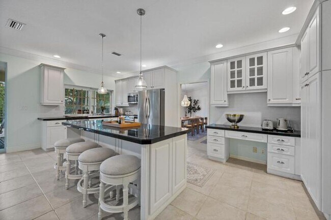 Building Photo - 148 Scarborough Terrace