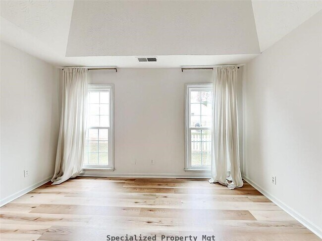 Building Photo - 4660 Hampton Square Dr