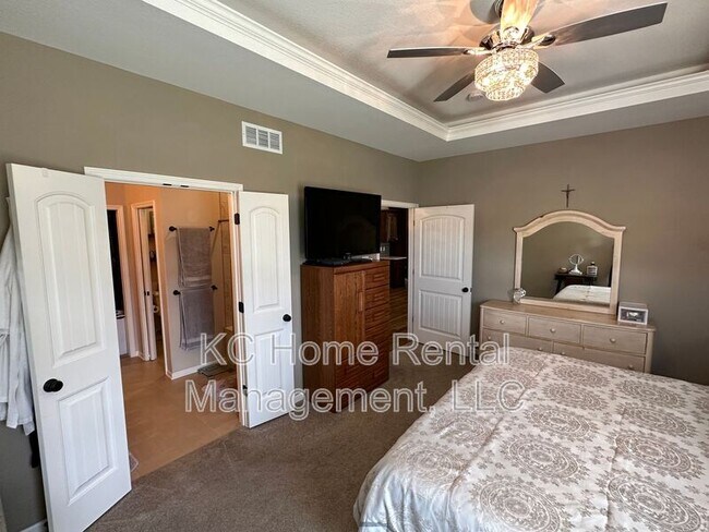 Building Photo - 2807 NE Sonora Valley Dr